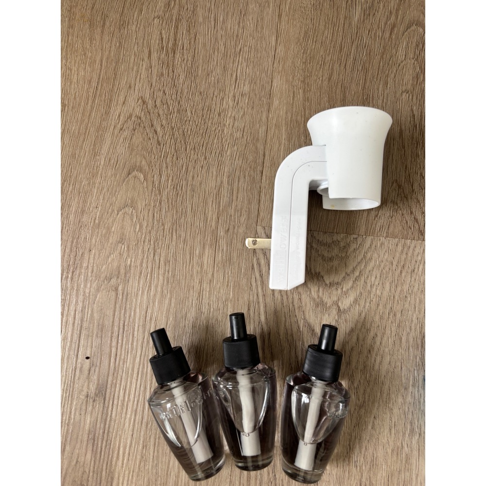 Bath & Body Works Wallflowers White Plug-In Diffuser and 3 Fragrance Refills Set - Picture 1 of 1